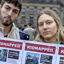 Joodse gemeenschap zoekt troost op Dam vol emotie: 'We zijn een met Israël' 