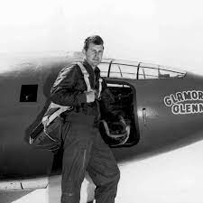 For your endurance you have a couple options but the bulk of it will likely be done by running or using some varied cardio machines. Chuck Yeager Der Beruhmteste Pilot Der Usa Ist Tot Stern De