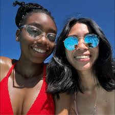 Looking for a videographer. We already have one booked but I'm not a huge  fan of their work ): max budget is $800! Bonus if you have examples of your  work! I'm