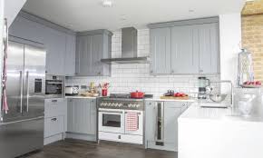 Shaker Kitchen In Fossil Grey In 2020 Handleless Kitchen Wren Kitchen Open Plan Kitchen Diner
