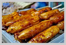 There are a variety of ways you can spice up and enhance the flavor of the fruit by cooking it. Banana Que Or Banana Q Is Made From Saba Bananas Then Deep Fried And Coated In Caramelized Brown Sugar Banana Cue Cooking Bananas Cooking Recipes