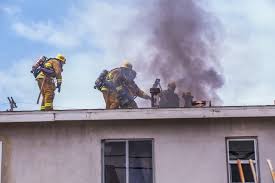 Traversarea de către conducătorul de vehicul a liniei de cale ferată în afara pasajului de nivel. Incendiu Puternic La Un Bloc Cu 10 Etaje In CapitalÄƒ O Femeie TransportatÄƒ La Spital Rfi Mobile