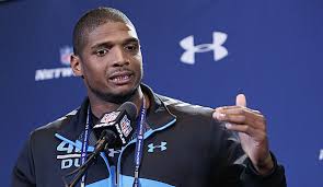 Is an american football defensive end for the st. Footballer Erhalt Viel Zuspruch Nach Seinem Outing