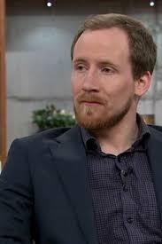 Adrian (27) trodde TV-kameraene skulle forverre tourettes-lidelsen