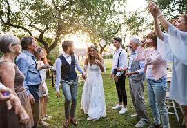 Damit ihnen schlaflose nächte erspart bleiben, finden sie auf unserer checkliste hochzeit tolle tipps. Dein Outfit Als Hochzeitsgast Diese Stilregeln Solltest Du Beachten