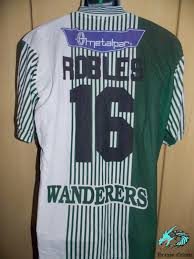 676 (2.82 per match) top goalscorer. Santiago Wanderers Home Camisa De Futebol 2001 2002