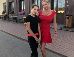 ✏️ блог о книгах, фильмах и сериалах😍 ~девушка в берете🇫🇷, которая пишет) #чтопосмотретьари. Anastasiya Volochkova Pokazala Kak Horosho Tancuet Ee 13 Letnyaya Dochka