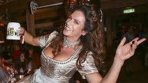 Zum geburtstag darf es schon einmal erlaubt sein, auf die vergangenen jahre zurückzublicken. Christine Neubauer Im Gesprach Ich War Ein Diat Junkie Stern De