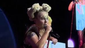 JoJo Siwa is BOOED at NYC Pride concert - as the former Dance Moms star  hits back: Respectfully, f*** you | Daily Mail Online