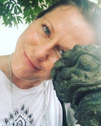 Eileen Howe's Instagram, Twitter & Facebook