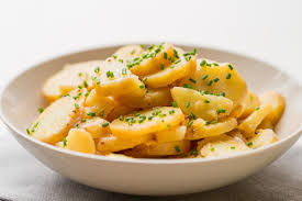 Grumbeeresalat Salade De Pomme De Terre Alsacienne Recette Salade Pomme De Terre Salade Pomme Cuisine Alsacienne