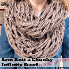 This arm knit scarf step by step tutorial comes with video instructions and is ready in 30 short minutes. Arm Knitting An Infinity Scarf The Simply Crafted Life