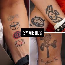 She works with fine line and blackwork tattoo designs. U2 Tattoo Project Pa Twitter Symbols Clockwise From Left Ivan From Venezuela Wendy And Lisa From New Jersey Flavia From Brazil All In Nyc