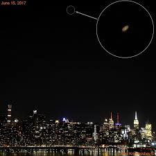 Saturn Over New York City Earthsky 6 17 17 Think You Can T See Stars Or Planets From The City Check Out These 2 Photos Of Saturn Ov Today Images Photo Image