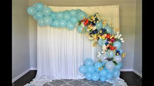 This post shows how you how to make a gorgeous quick and easy balloon garland! Blue Balloon Garland Diy Backdrop With Flowers How To Youtube