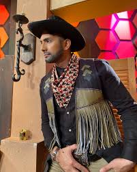 Michael C. Roa R. .•.