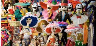 Un autel typique de la fête des morts mexicaine, avec ses offrandes. La Fete Des Morts Mexicaine Celebree Au Musee Vivre A Munich