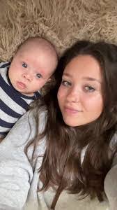 Robert Hormell's Instagram, Twitter & Facebook