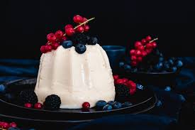 Ein exquisites gericht, das alle komponenten hervorragend vereint, und zudem ein sehr schmackhaftes erlebnis. Selbstgemachter Vanillepudding Zum Sturzen Madame Dessert