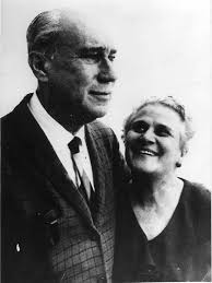 SOMOS HEREDEROS DE UN LEGADO HISTÓRICO Consuelo Isabel Lee Tapia 29 de  marzo de 1904(i) Nace en Santurce Puerto Rico como Consuelo Isabel Lee Tapia.  Hija de Alberto Eduardo Lee Basanta (Ponce)