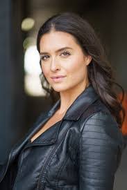 Jennifer Ede's Instagram, Twitter & Facebook