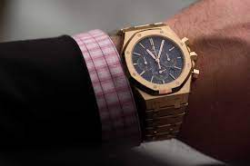 The swiss manufacturer revolutionized the entire watch industry with this stainless steel piece. Audemars Piguet Royal Oak Chronograph In Yellow Gold Hands On Review