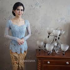 Model baju brokat untuk orang gemuk terbaru adalah solusi buat para wanita yang untuk tubuh kurus dan berlekuk, kamu bisa memilih model dress yang longgar tapi nggak kebesaran. Model Kebaya Untuk Orang Tinggi Kurus Agar Terlihat Cantik Meenikah Com