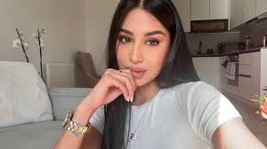 YouTuber Sydney Crouch gives fans 'raw' insight about her mum's death