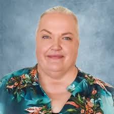 Leslie Sennett's Instagram, Twitter & Facebook