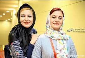 عکس ؛ سفر در گذر زمان | عکس مریلا و ملیکا زارعی در حال گردش در طبیعت