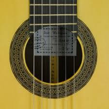 Luthier Guitars Fine Handmade Classical Guitars By Guitar Makers Die Zupfgeige Guitars And Guitar Workshop Special Classic Guitar Guitar Luthier Guitar