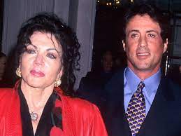 Seine mutter kommt zu besuch. Sylvester Stallone Seine Mutter Jackie Ist Gestorben Bunte De