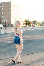 Fergus Falls Senior Photos Photographer Minnesota Fargo North Dakota Detroit Lakes Pose Two Bir Beautiful Girl Photo Beautiful Women Pictures Legs Outfit