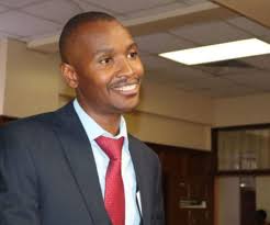 Mûini wa nyîmbo cia Mugithi Samidoh igotiini ria Milimani akîrûta wîira  wìgii gikuu kia Jeff Mwathi.