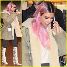 Kim Kardashian Shows Off Her New Pink Hair In Japan Pink Hair Kim Kardashian Show Hair