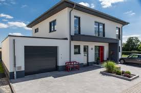 Hof Und Einfahrt Rinn Betonsteine Und Natursteine Einfahrt Gestalten Hauseingang Gestalten Hauswand