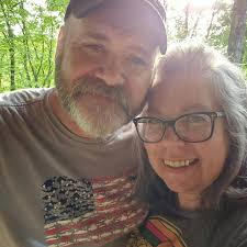 My very favorite part of every day. Come feed the pigs with me. 🐷🥰 #gos  #gosa #gospigs #gospair #gosamerica #gosukmuriel #gospatrick #OldSpot  #oldspotbreeder #oldspotpigs #oldspots #Gloucestershireoldspots  #gloucestershireoldspotpigs #womenwhofarm ...