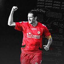 Cristiano lucarelli is the uncle of matteo lucarelli (parma primavera). Cristiano Lucarelli How A Political Enemy Became Italy S Best Goalscorer Breaking The Lines