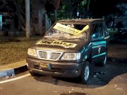 Kan mereka tahu ada polisi yang mengikuti mereka dan direncanakan untuk. Mobil Polisi Jadi Sasaran Aksi Massa Di Kawasan Gedung Dprd Jabar Indozone Id