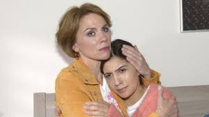 Laura führt (meist) nichts gutes im schilde. Im Dkms Talk Gzsz Star Chryssanthi Kavazi Dkms Media Center