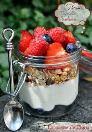 Petit Dejeuner Fruits Rouges Yaourt Grec Muesli La Cuisine De Doria Alimentation Muesli Yaourt Grec