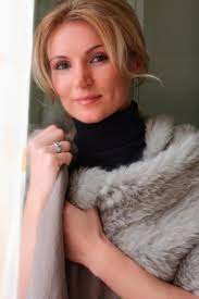 Andreea maria paul, (născută vass; Andreea Paul Femeia Din Spatele Mastii De Fier Marea Dragoste