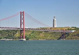 Die laufstrecke führt parallel zum tejo. The Ponte 25 De Abril A Tourist Guide To The Lisbon Suspension Bridge