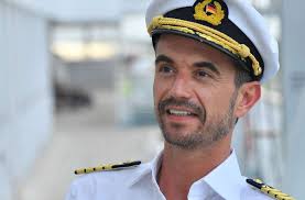 Der schlagersänger florian silbereisen spielt den kapitän in der serie «das traumschiff». Florian Silbereisen Uber Das Traumschiff Vielleicht Verliebt Sich Der Kapitan Irgendwann Panorama Stuttgarter Zeitung