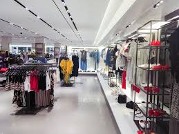 Zara Competes With Amazon Asos With Store Delivery Business Insider Fashion Store Zara Store Design