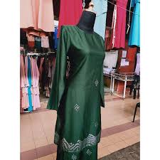 Kebanyakan pakar mata menyarankan untuk melihat warna hijau selepas menghadap skrin. Buy Ready Stock Baju Kurung Moden Dan Pesak Dark Emerald Green Hijau Zamrud Silver Metallic Songket Sakura Santana Sb Line Seetracker Malaysia