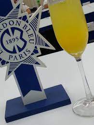 Mimosa Jugo De Naranja Vino Espumoso Vino Espumoso Jugo De Naranja Cocteles