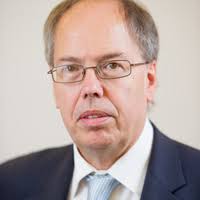 PDF) Kritik in der Pädagogik. Versuche über das Kritische in Erziehung und  Erziehungswissenschaft