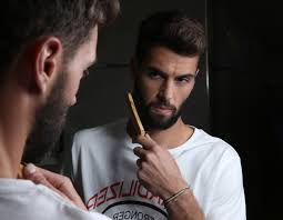 Jeune papa amoureux à monaco, benoît paire déprimé. Benoit Paire Signe Un Sponsor Barbe Avec Beardilizer