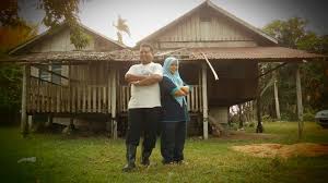 Sebelum ni cat rumah aku adalah cat minyak warna. Akhirnya Kami Jual Rumah Kayu Itu Pi Sana Pi Sini